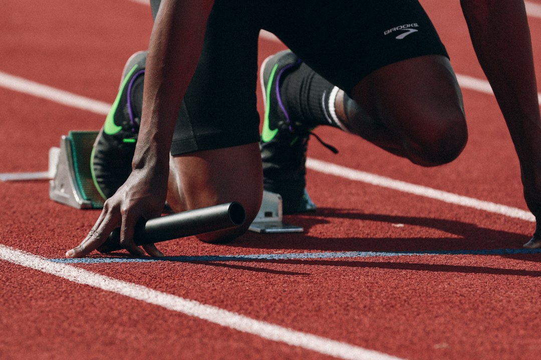 Athlète sur piste d'athlétisme